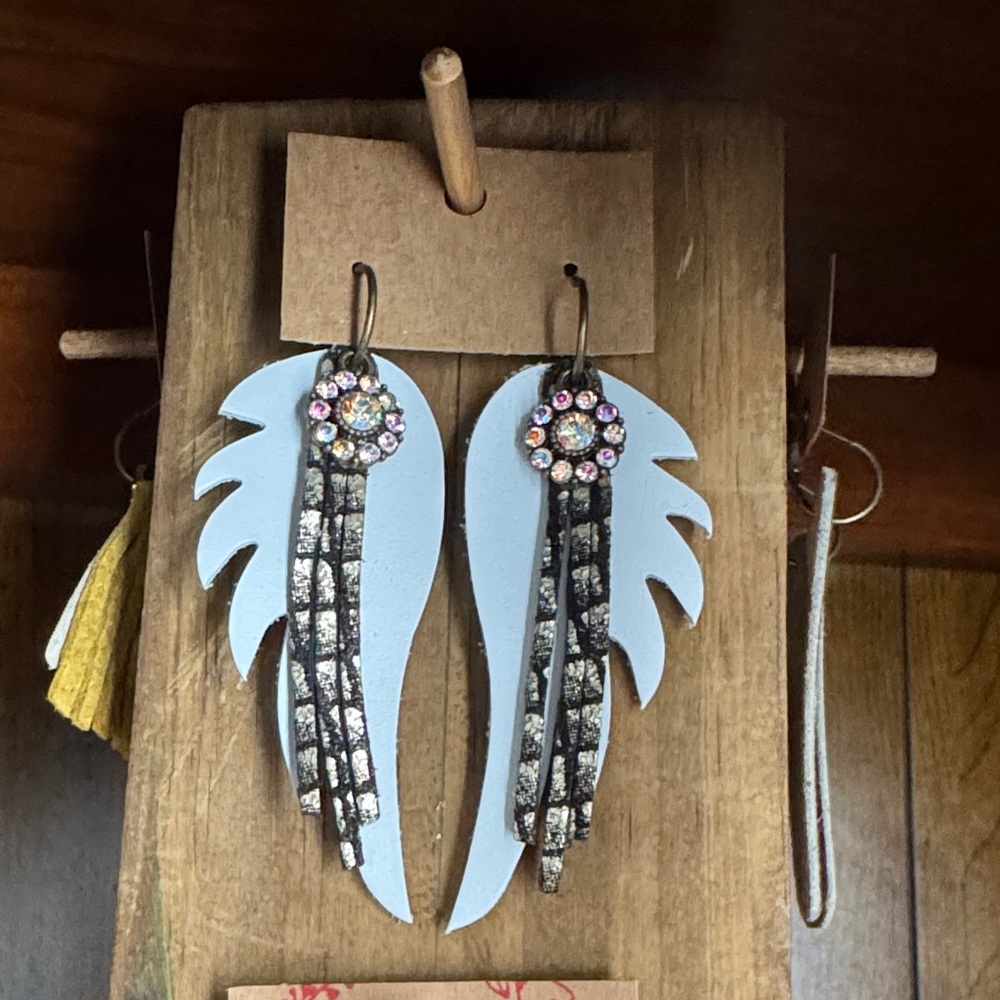 Chic Winged Earrings with Rhinestone Detail